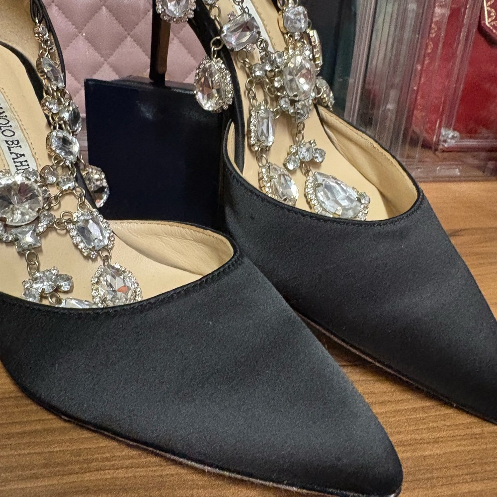 Manolo Blahnik Black Classic Heels - Picture 2 of 6